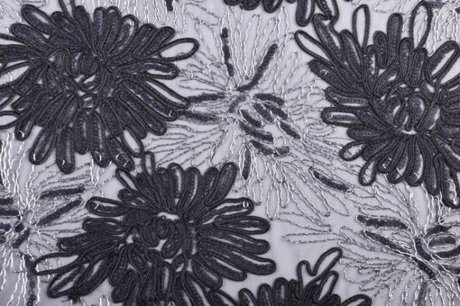 Krajka v černé barvě s plastickým vzorem květin 12066/070