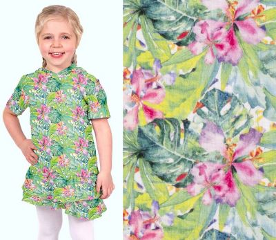 Mušelín v bílé barvě s digitálním potiskem tropických květin a listů 21542/050