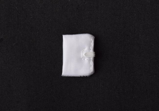 Zapínání ke spodnímu prádlu bílé barvy SPZ02
