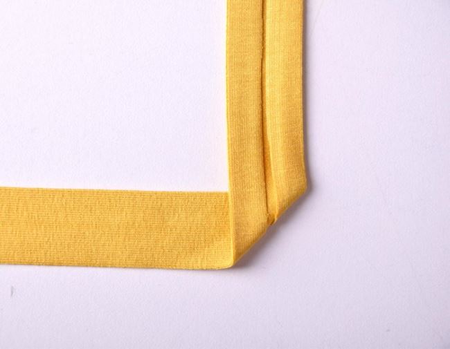 Viskózový lemovací proužek ve žluté barvě DOKI711