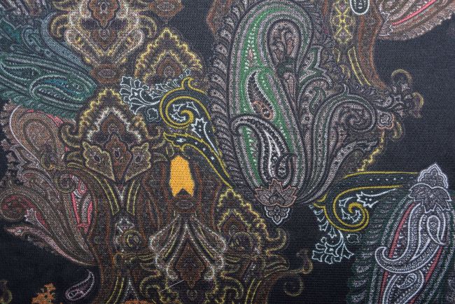 Pletenina v černé barvě se vzorem ozdobných ornamentů MI57046/706