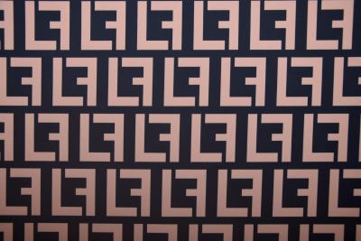 Kostýmová látka Barbie v černé barvě s digitálním geometrickým potiskem ET1957B (1)