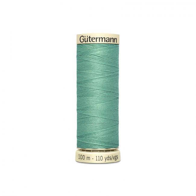 Univerzální šicí nit Gütermann v zelené barvě 100