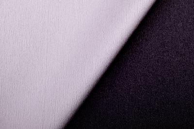 Korzetový satén ve světle šedé barvě TI152