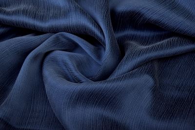 Cupro s příměsí viskózy v džínově modré barvě se sametovým povrchem QT157