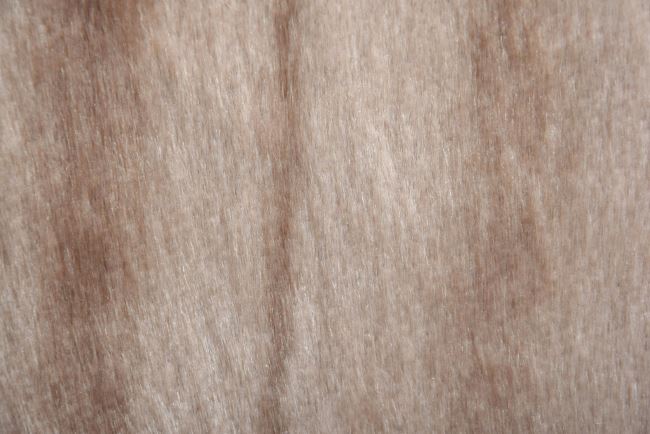 Kožešina s jemným chlupem v béžové barvě ML211