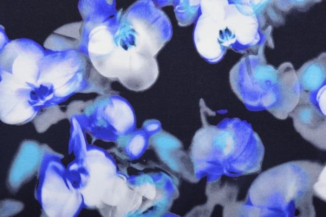 Viskozový úplet s digitálním potiskem modrých květů orchideje PL003